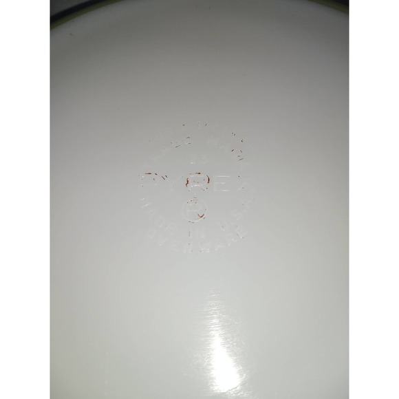 Lime green pyrex 209 8.5 inch lime green baking dish - Picture 4 of 4